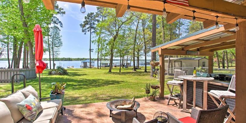 Holiday home Pet-Friendly Lakefront Getaway with Hot Tub!