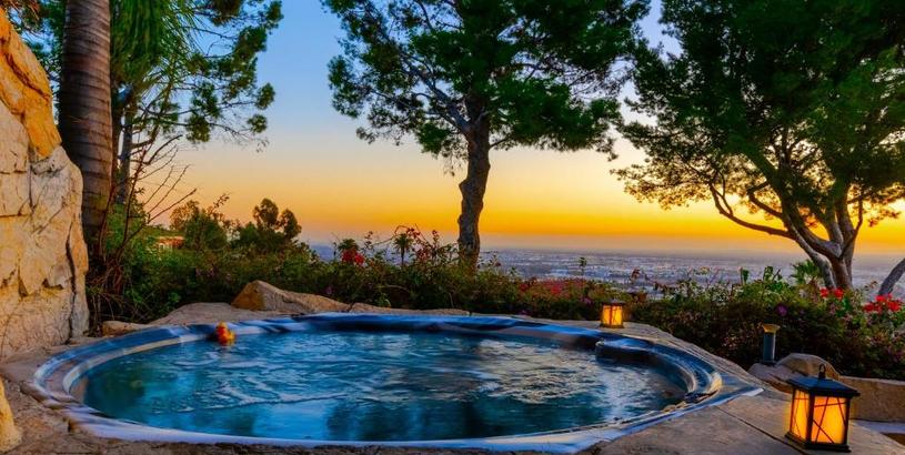 Holiday home Spectacular Home with Breath Taking Views of Los Angeles, Heated or Cold outdoor Jacuzzi & Waterfall