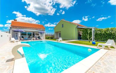 Holiday home Amazing Home In Benkovac With 3 Bedrooms, Wifi And Private Swimming Pool