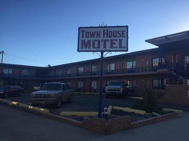 Мотель TownHouse Motel