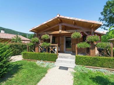 Hotel Alluring Chalet in Fougax-et-Barrineuf with Terrace