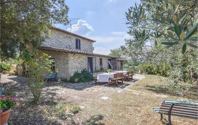 Beautiful home in Poggio Moiano with 4 Bedrooms and WiFi