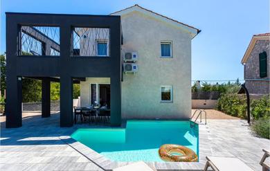 Holiday home Stunning Home In Sveti Ivan Dobrinjski With Outdoor Swimming Pool, Wifi And Sauna