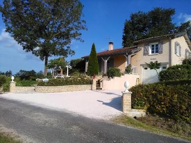 Дом отдыха Maison de 2 chambres avec jardin a Lendou en Quercy a 7 km de la plage