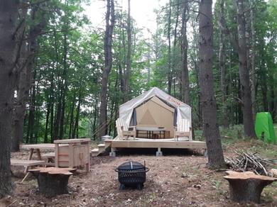 Люкс-шатер Tentrr Signature Site - Forest Farm Waterfall Camp Site