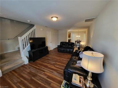Hotel Stylish, Cozy Corporate Townhome with Pool!