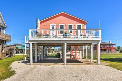 Holiday home Sunny Freeport Home with Deck and Ocean Views!