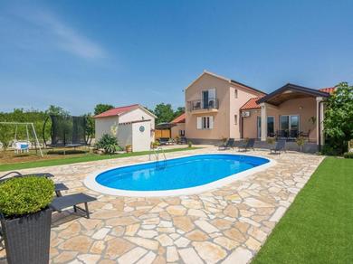 Holiday home Luxurious Holiday Home in Policnik with Swimming Pool