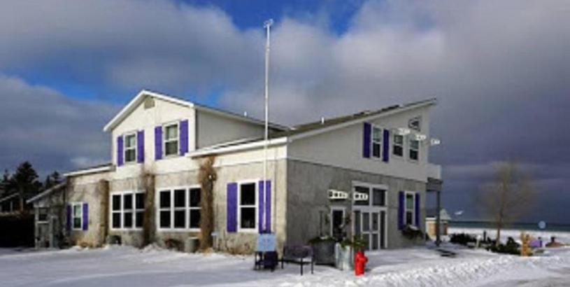 Guest house The Purple Martin Lakeside Inn Bird Sanctuary on Lake Huron