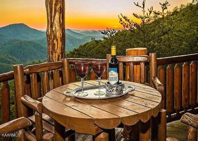 Дом отдыха Luxury Cabin With Exclusive Privacy, Incredible Mountain Views, Hot Tub & Pool! Pet Friendly!