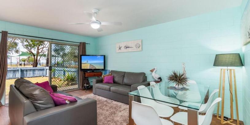 Holiday home Charm and Comfort in this Ground floor unit with water views! Welsby Pde, Bongaree