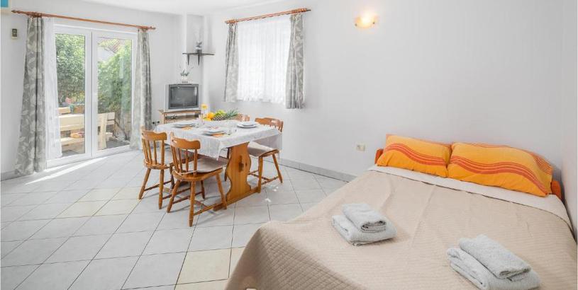 Apartments Amazing apartment in Dajla with 1 Bedrooms