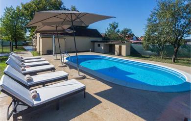  Stunning Home In Donji Andrijevci With 2 Bedrooms, Outdoor Swimming Pool And Heated Swimming Pool