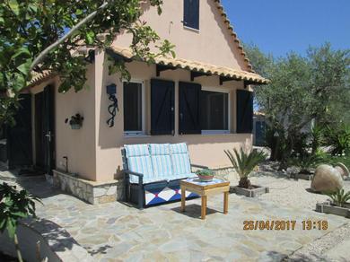 Дом отдыха Spacious chalet on a plot of 4000m2 with fruit trees near the beach in Messinia