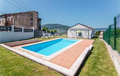  Beautiful home in Noia with 3 Bedrooms and WiFi