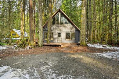 Holiday home Remodeled Skykomish Escape with Loft and Hot Tub!