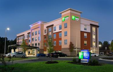 Hotel Holiday Inn Express & Suites - Fayetteville South, an IHG Hotel