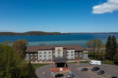 Отель Comfort Inn & Suites Munising - Lakefront