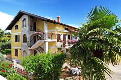 Guest house Apartments and Rooms Branka