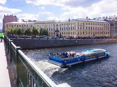 Loft-style apartments in Saint Petersburg on the Fontanka river embankment