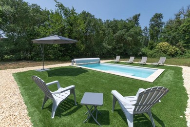 Отель Villa Graveyron - Maison avec piscine partagée