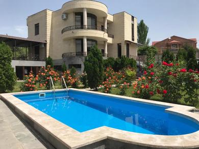 Вилла White Luxury Villa With Swimming Pool In City Center