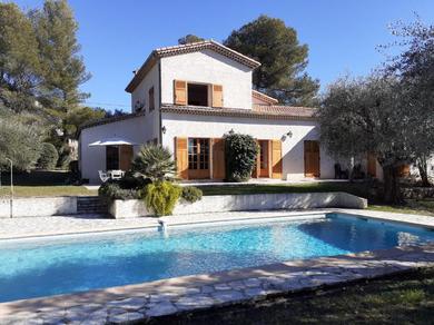Grande villa avec piscine et jardin paysager "La Pinède"