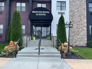 Отель Brinton Suites