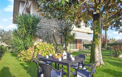 Apartments Nice apartment in Capezzano Pianore with 3 Bedrooms and WiFi