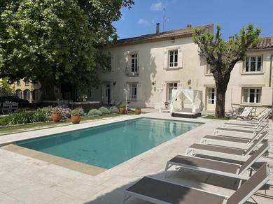 Дом отдыха Luxurious and spacious Maison de maître with swimming pool, village center