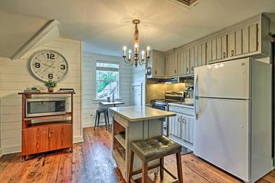 Holiday home Charming Newnan Carriage House on 95 Acres!