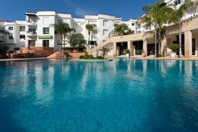 Апартаменты Superbe appartement avec piscine à Harhoura Témara