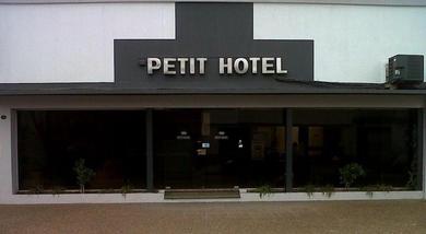 Отель Petit Hotel