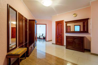 Апартаменты Large luxury 4-room apartment with a sauna, near the metro Levoberezhnaya