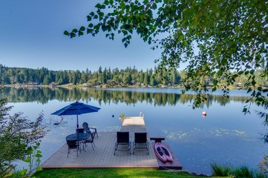 Отель Lakefront Snohomish Cottage with Private Dock!