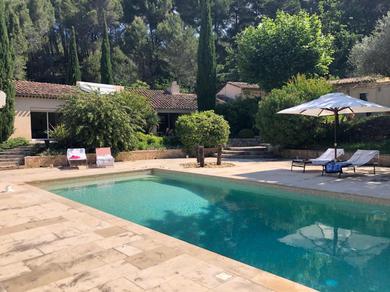 Villa Propriété : 300 M² + (25 M² d'annexe / Pool House) sur 5 ha boisé à 10' d'Aix en Provence
