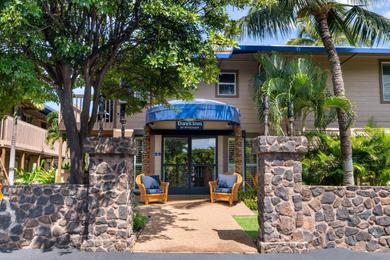 Отель Days Inn by Wyndham Maui Oceanfront