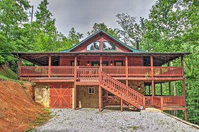 Holiday home Grand Smoky Mtn Cabin with Hot Tub and Outdoor Kitchen