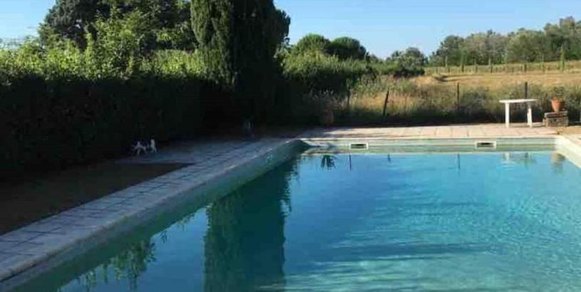 Апартаменты Family Apartment in a castle with pool in Petite Camargue