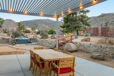Дом отдыха Rocky Ridge Retreat by Hi Desert Dwellings a Cozy and Colorful Home in Joshua Tree with Hot Tub Fire Pit and BBQ