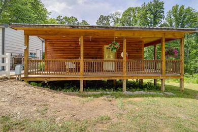Отель Newland Cabin with Porch Walk to Linville Falls!