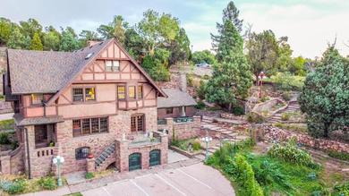 The Onaledge Historic Lodge of Manitou Springs