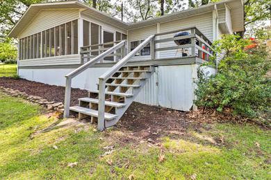 Cute and Cozy Greers Ferry Lake Abode with Deck!