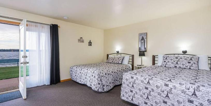 Отель Lakefront 6 Double Queen Rooms at Fife Lake Lodge