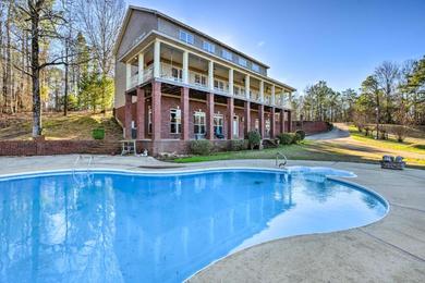 Дом отдыха Stunning Wetumpka Farmhouse with Private Pool!