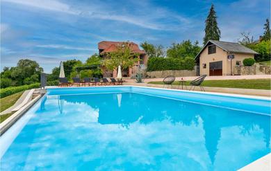 Holiday home Awesome home in Krasic with Outdoor swimming pool, Jacuzzi and 3 Bedrooms