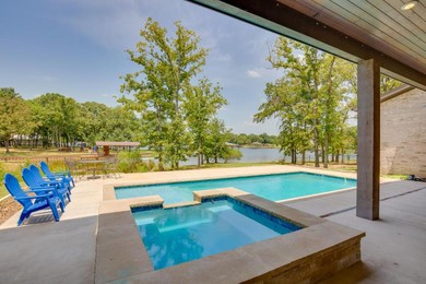 Upscale Home on Cedar Creek Pool, Hot Tub and Views