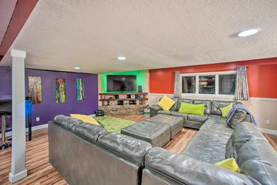 Дом отдыха Eclectic Waukee Family Home with Huge Game Room