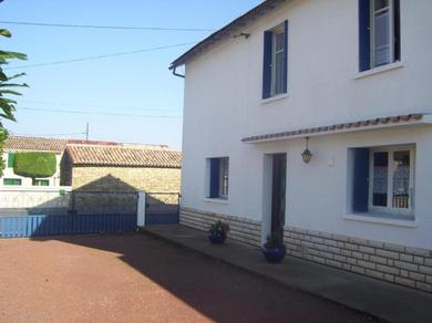  Lovely 4-Bed House in rural West France