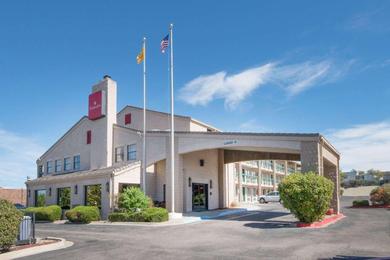 Отель Ramada by Wyndham Albuquerque Airport